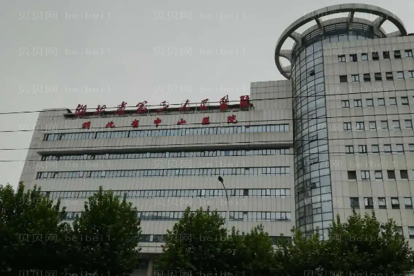 武汉去眼袋整形专家介绍_前十去眼袋医生名单